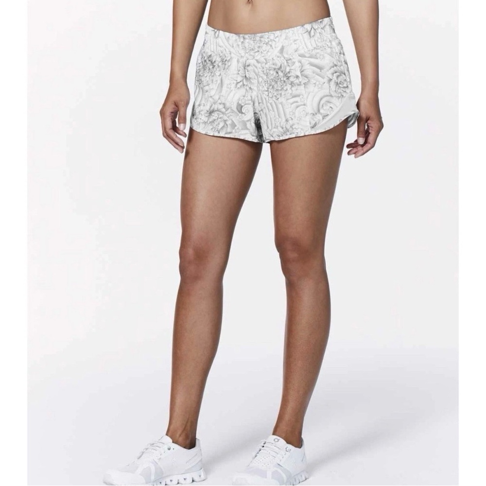 Lululemon Hotty Hot Shorts II 2.5" Mini Twine White Multi Size 10 Floral W7AIRR